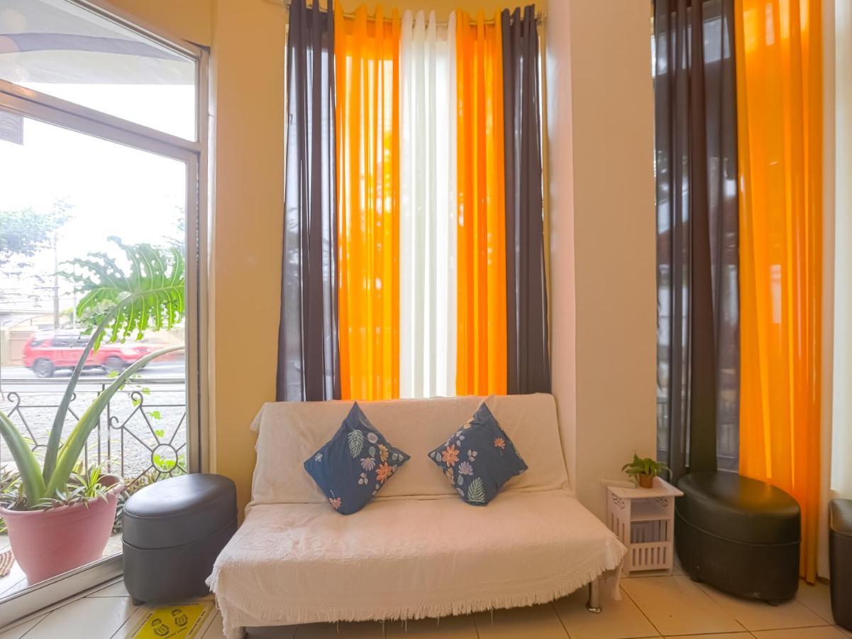 Oyo 759 Royal South Garden Suites Tagaytay City Exterior photo
