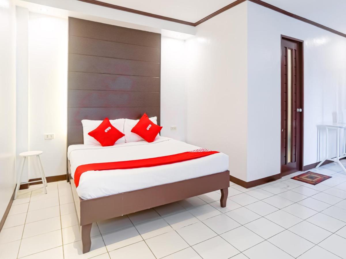 Oyo 759 Royal South Garden Suites Tagaytay City Exterior photo